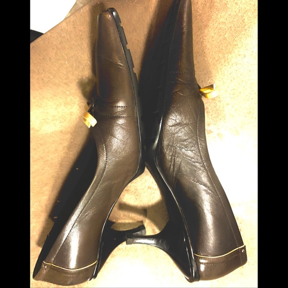 PRADA Chocolate Brown Heels w/ Gold Bow/Trim 8/38 - Picture 4 of 4